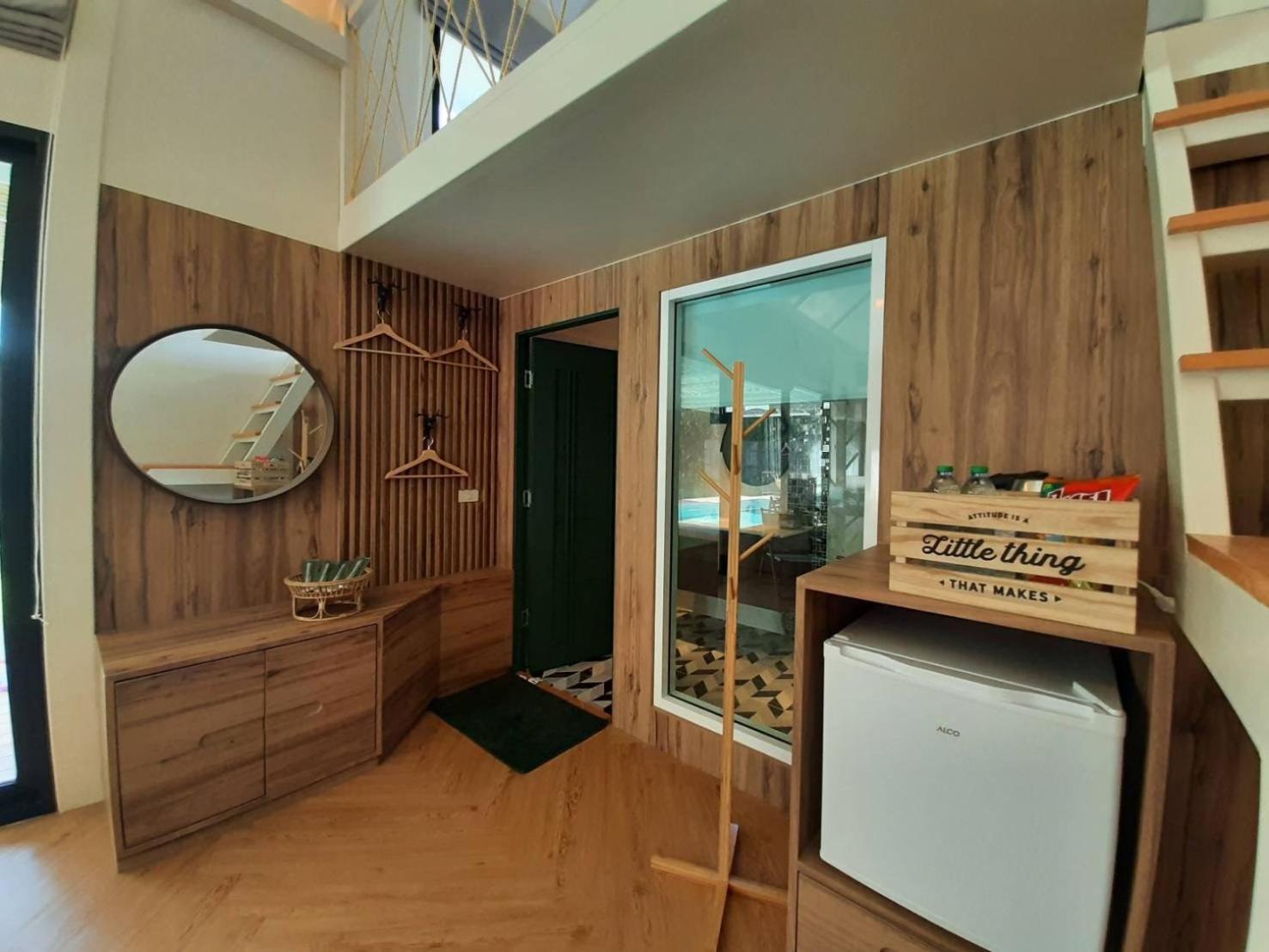 Baan Nai Baan Nok Resort 나콘나욕 외부 사진