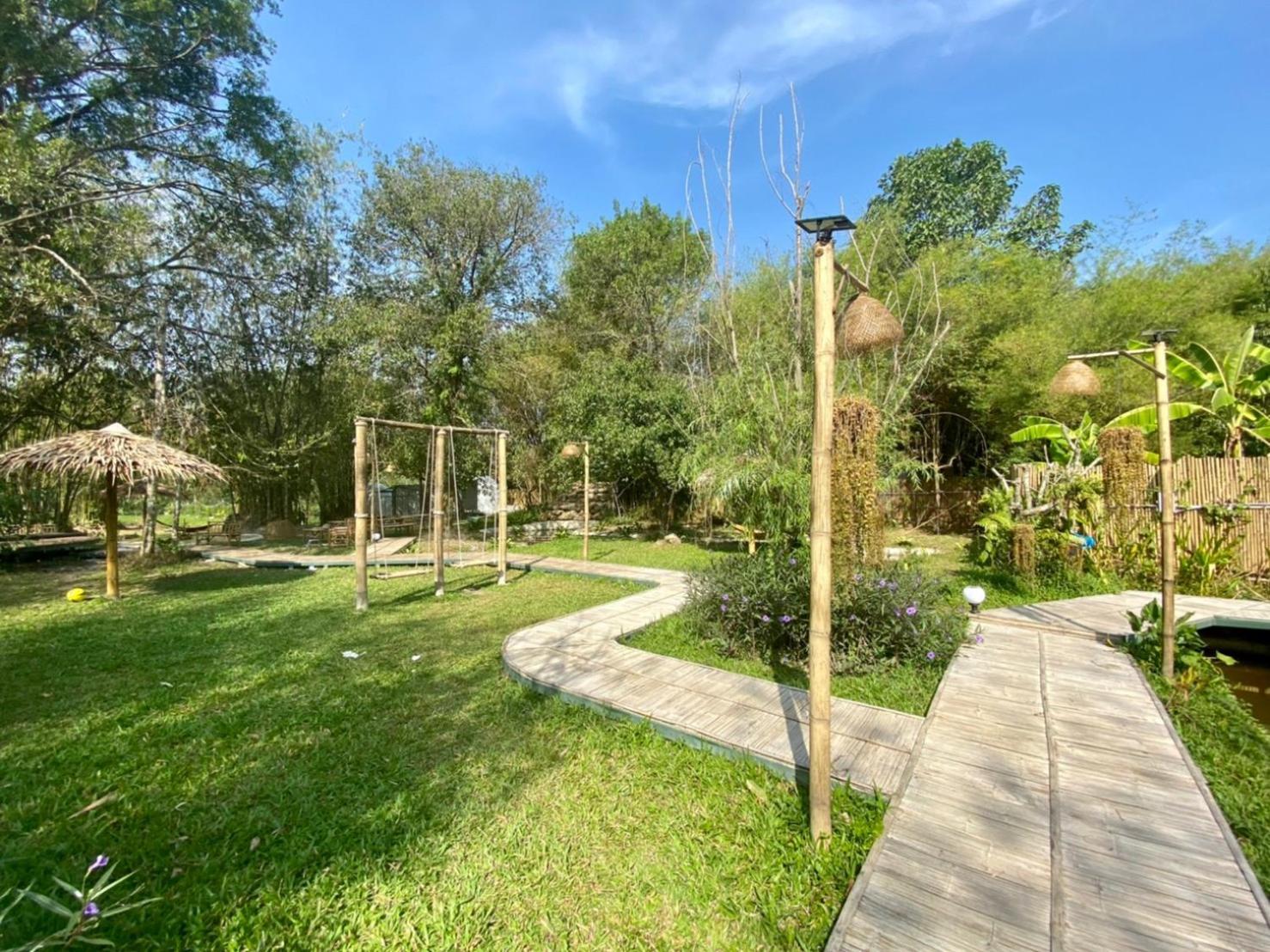Baan Nai Baan Nok Resort 나콘나욕 외부 사진