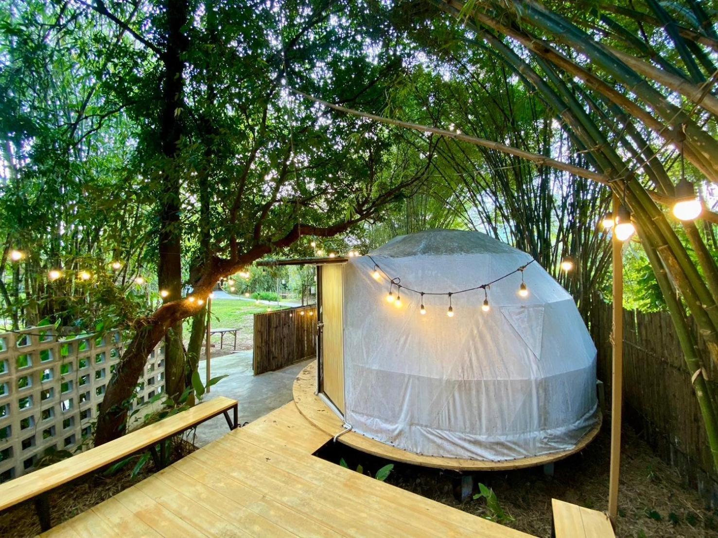 Baan Nai Baan Nok Resort 나콘나욕 외부 사진