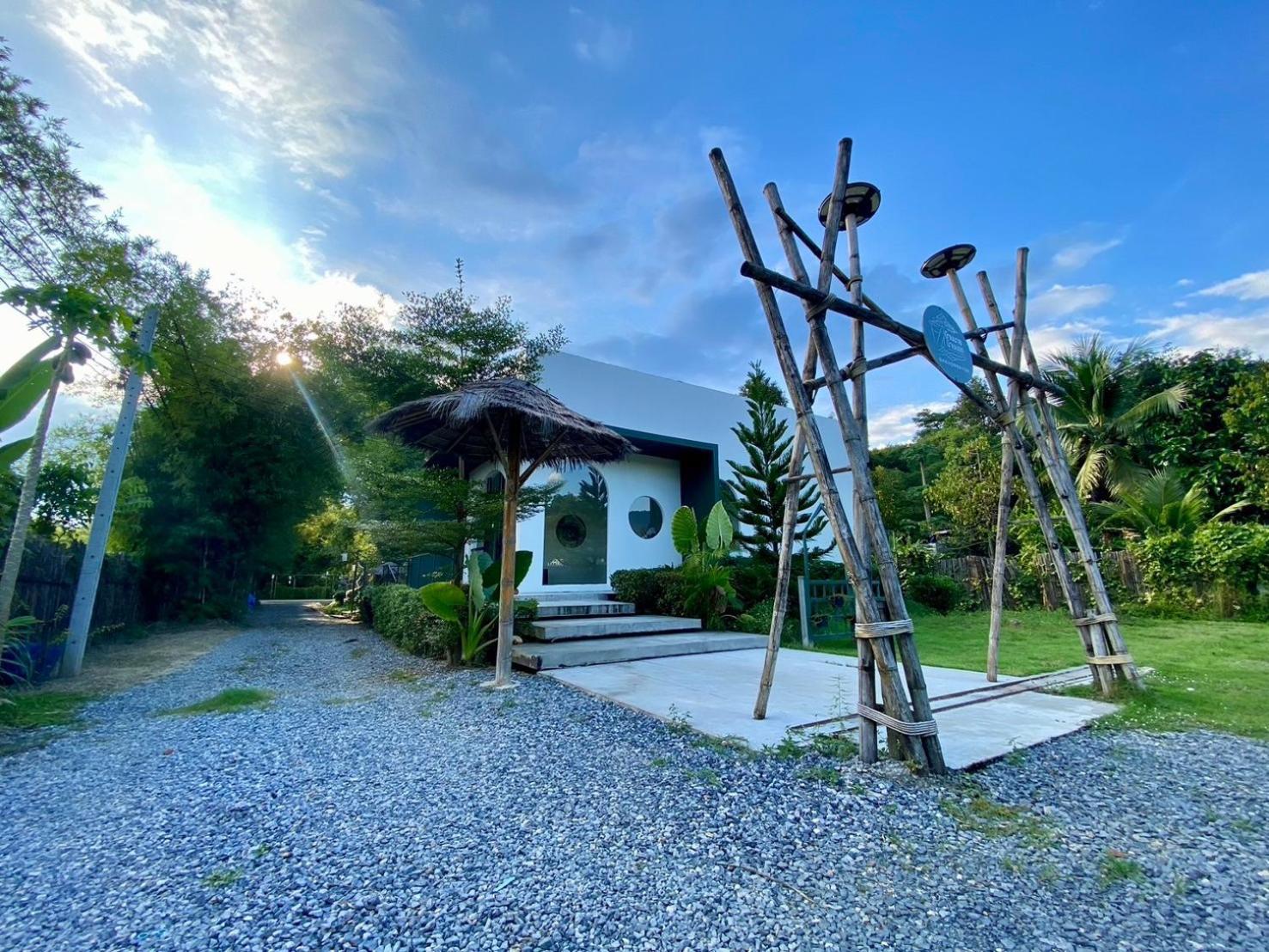 Baan Nai Baan Nok Resort 나콘나욕 외부 사진