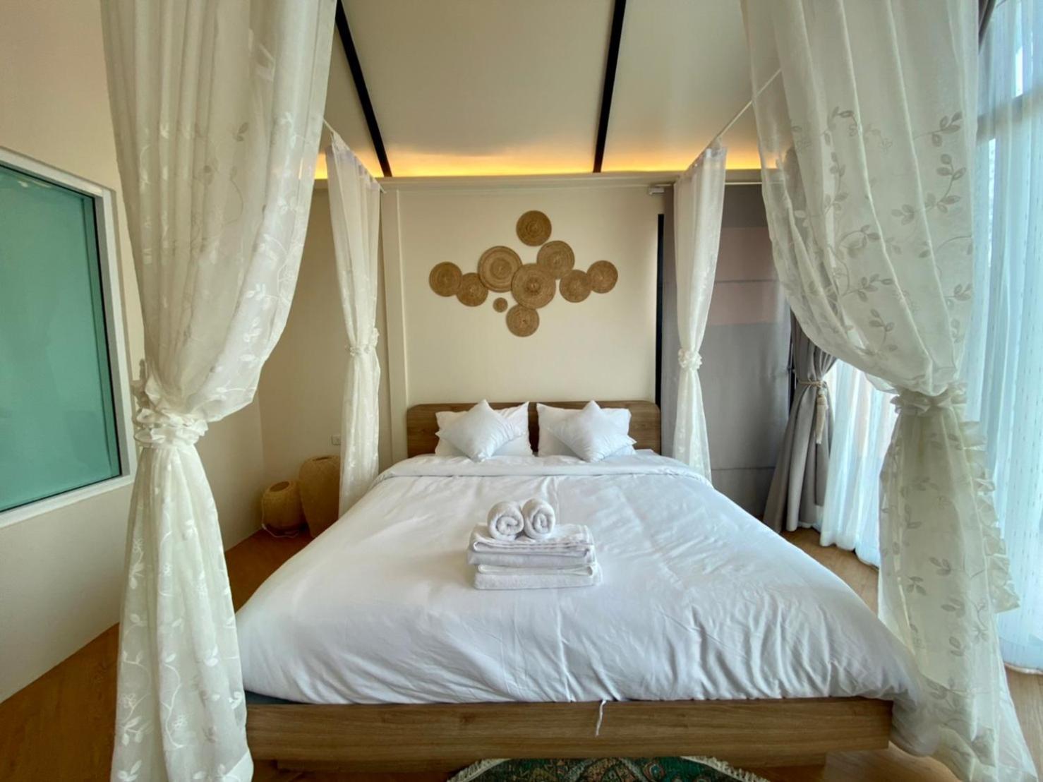 Baan Nai Baan Nok Resort 나콘나욕 외부 사진