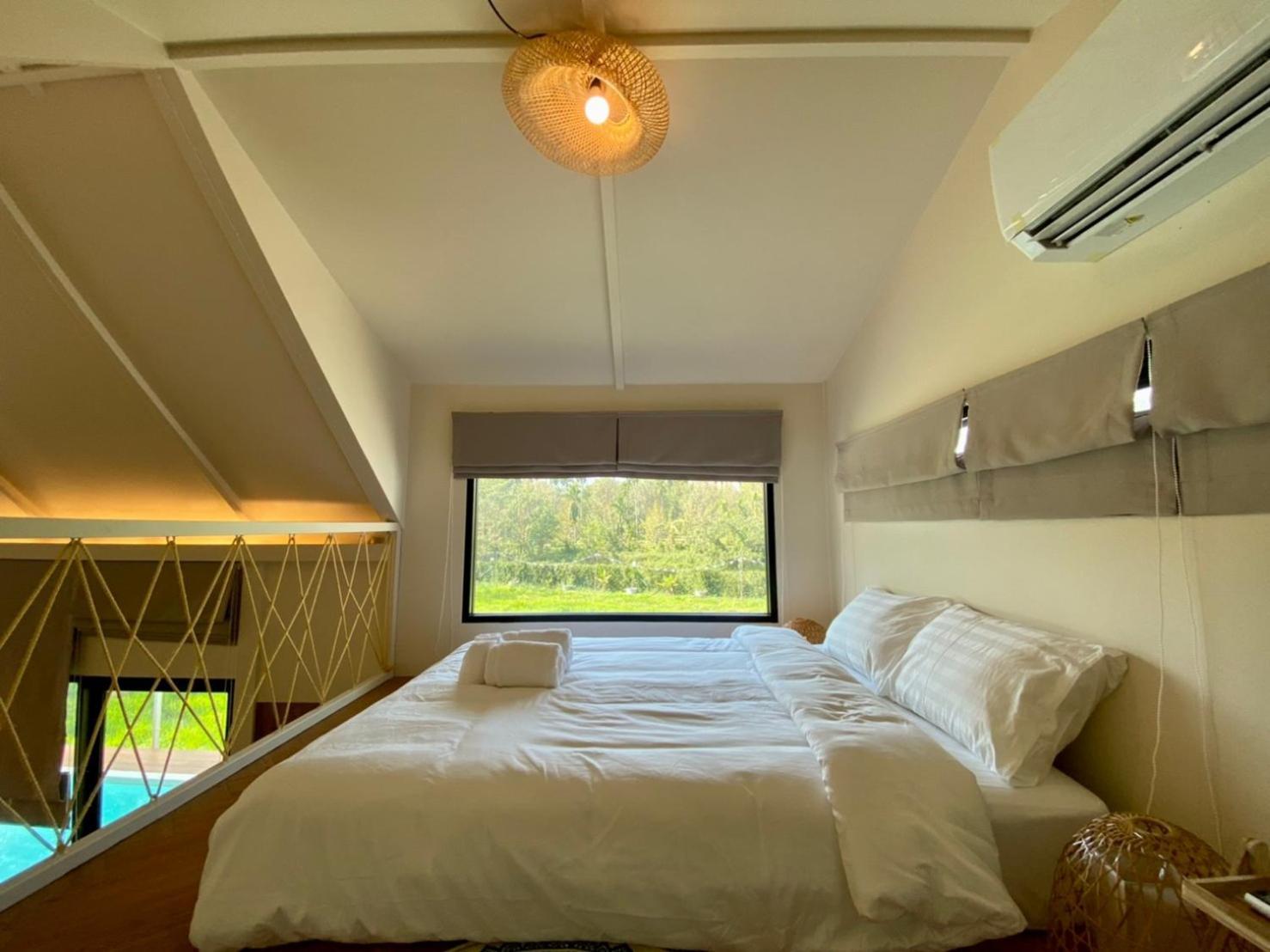 Baan Nai Baan Nok Resort 나콘나욕 외부 사진