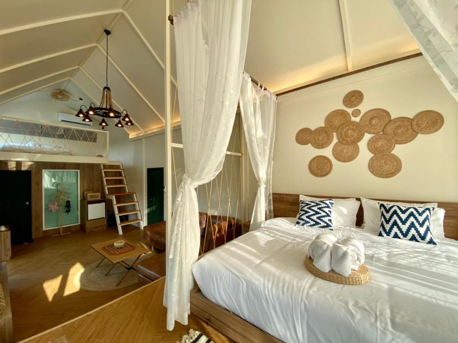 Baan Nai Baan Nok Resort 나콘나욕 외부 사진