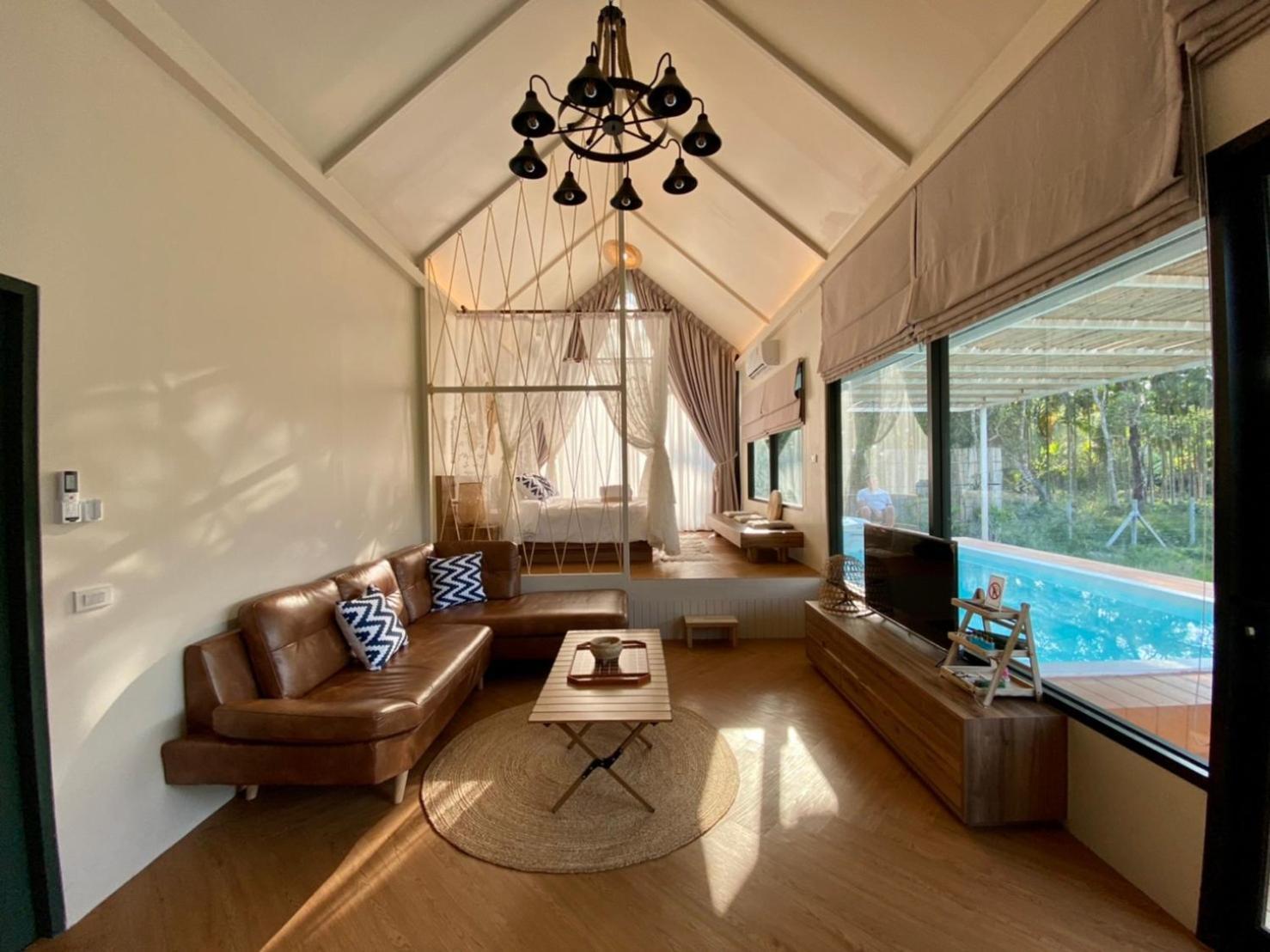 Baan Nai Baan Nok Resort 나콘나욕 외부 사진